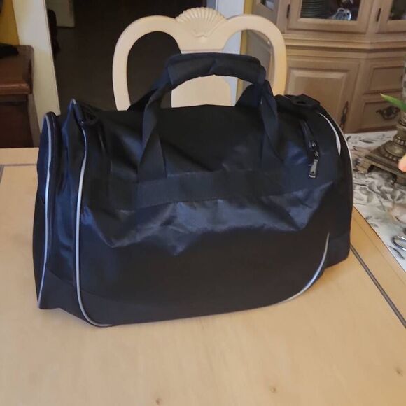 ADIDAS black duffel gym bag - Picture 4 of 6